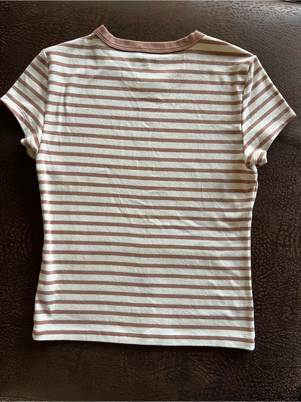 American Eagle Short Sleeve T-Shirt Size M Dark Dusky Pink NWT - Picture 2 of 7